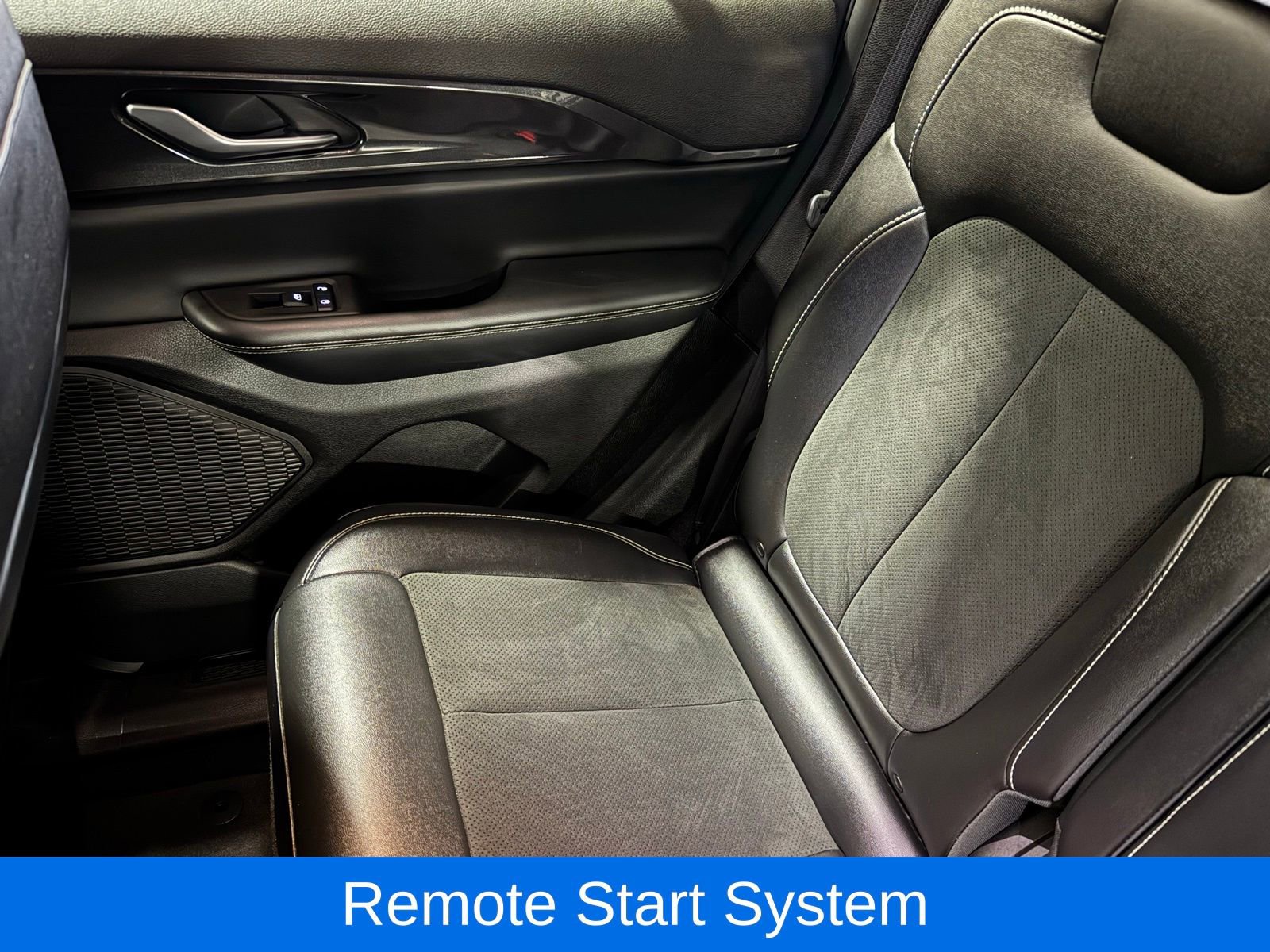 Used 2023 Jeep Grand Cherokee Altitude image 29