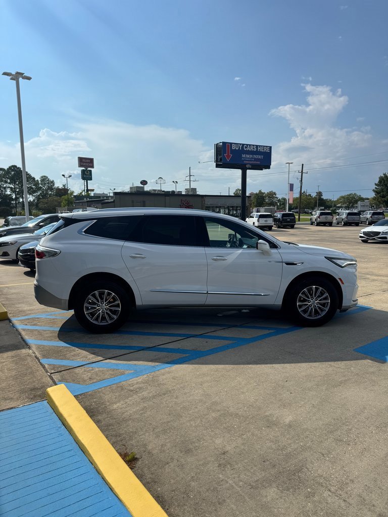 Used 2024 Buick Enclave Premium image 4
