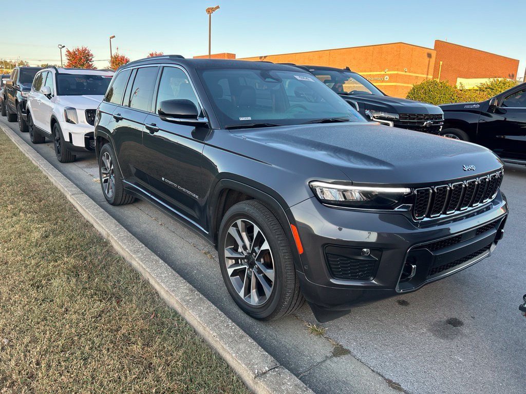 Used 2023 Jeep Grand Cherokee Overland w/ Luxury Tech Group IV AWD/4WD image 2