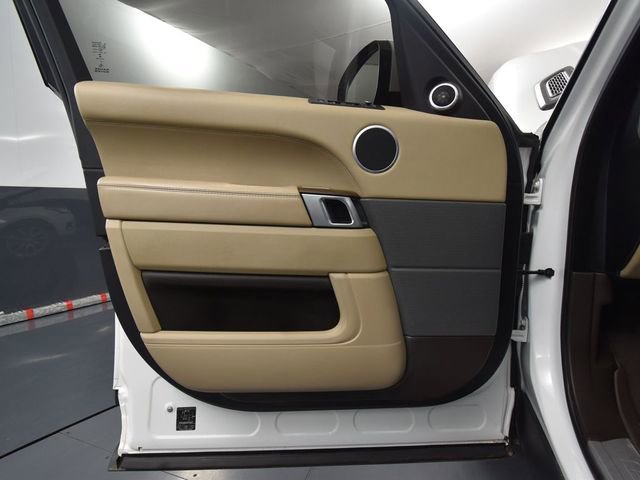 Used 2016 Land Rover Range Rover Sport HSE image 18