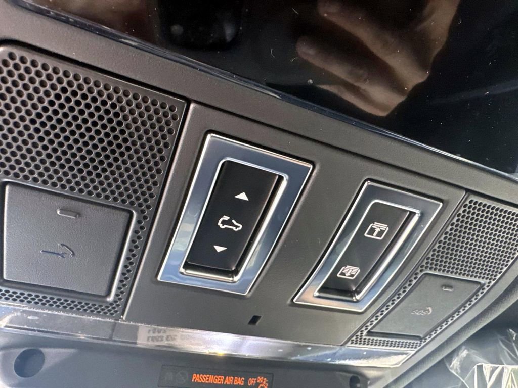 New 2026 Land Rover Defender 110 X-Dynamic SE AWD/4WD image 25