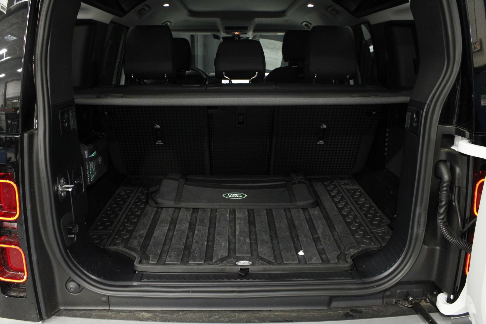 Used 2025 Land Rover Defender 110 S AWD/4WD image 17