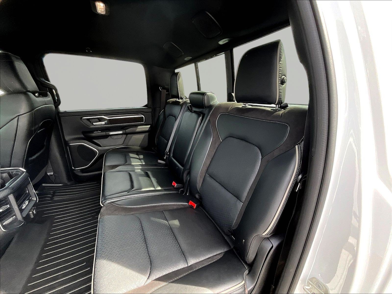 Used 2024 RAM 1500 Laramie AWD/4WD image 22