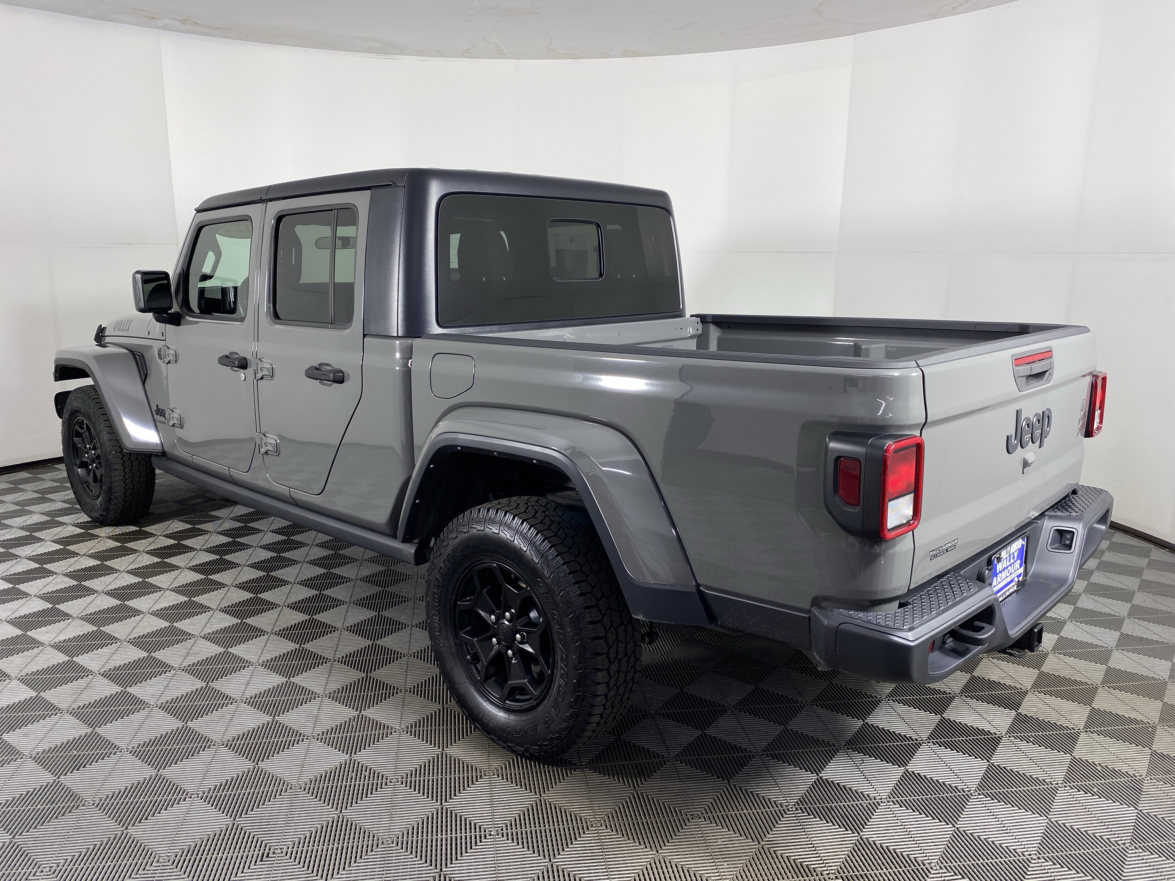 Used 2022 Jeep Gladiator Willys AWD/4WD image 9
