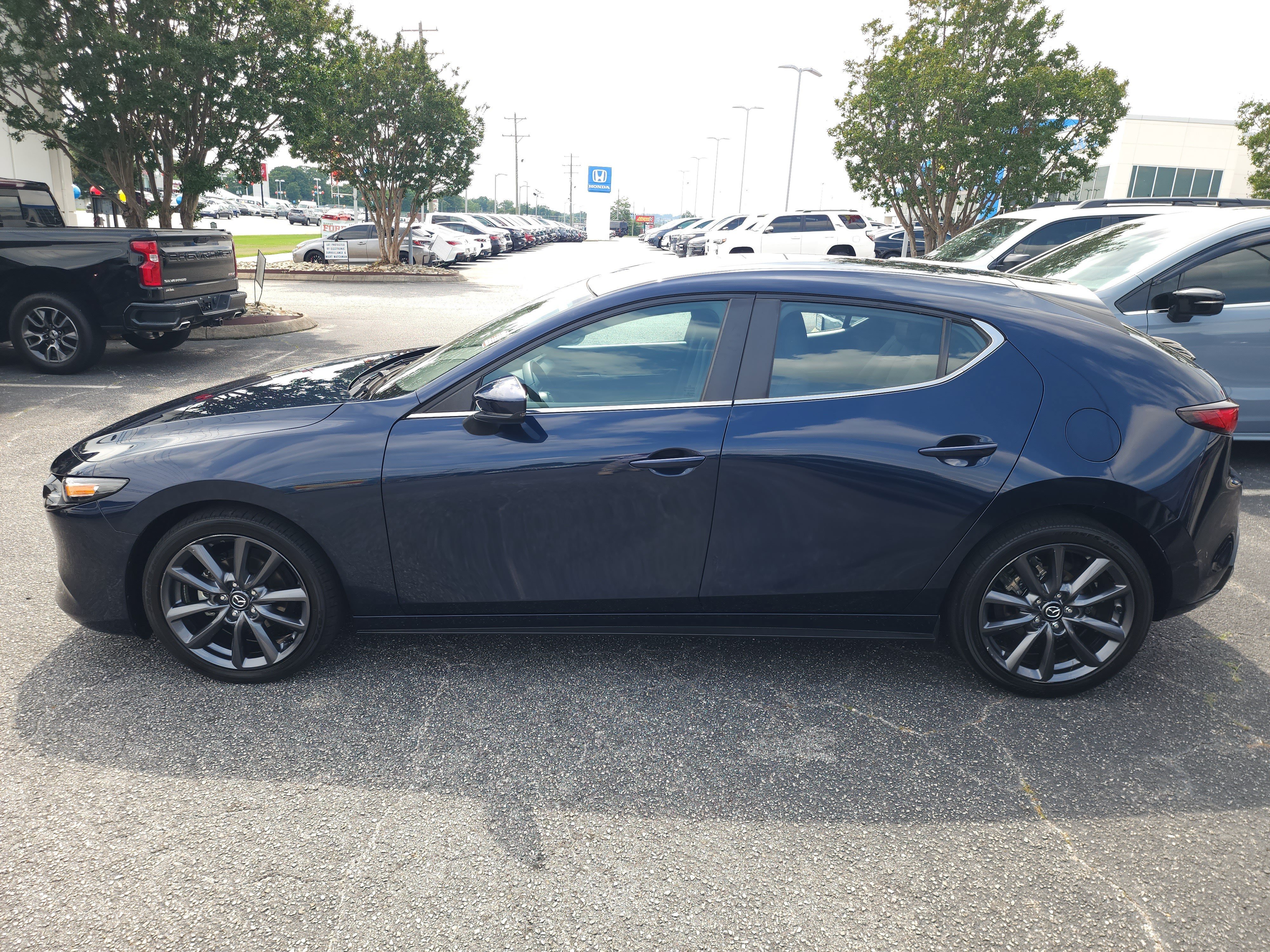 Used 2023 MAZDA MAZDA3 s FWD image 8