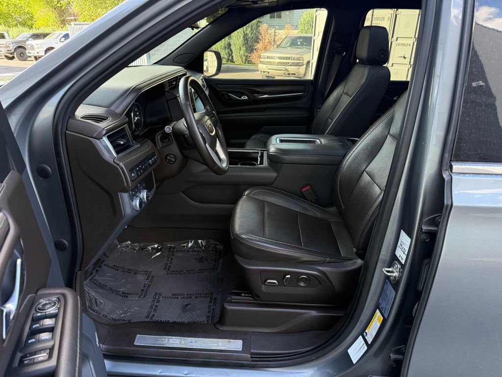 Used 2021 GMC Yukon XL Denali w/ Denali Premium Package AWD/4WD image 19