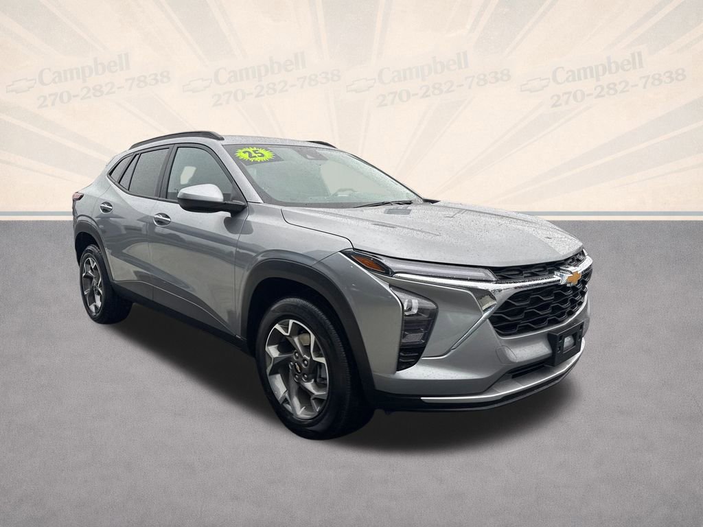 Used 2025 Chevrolet Trax LT w/ LT Convenience Package image 8
