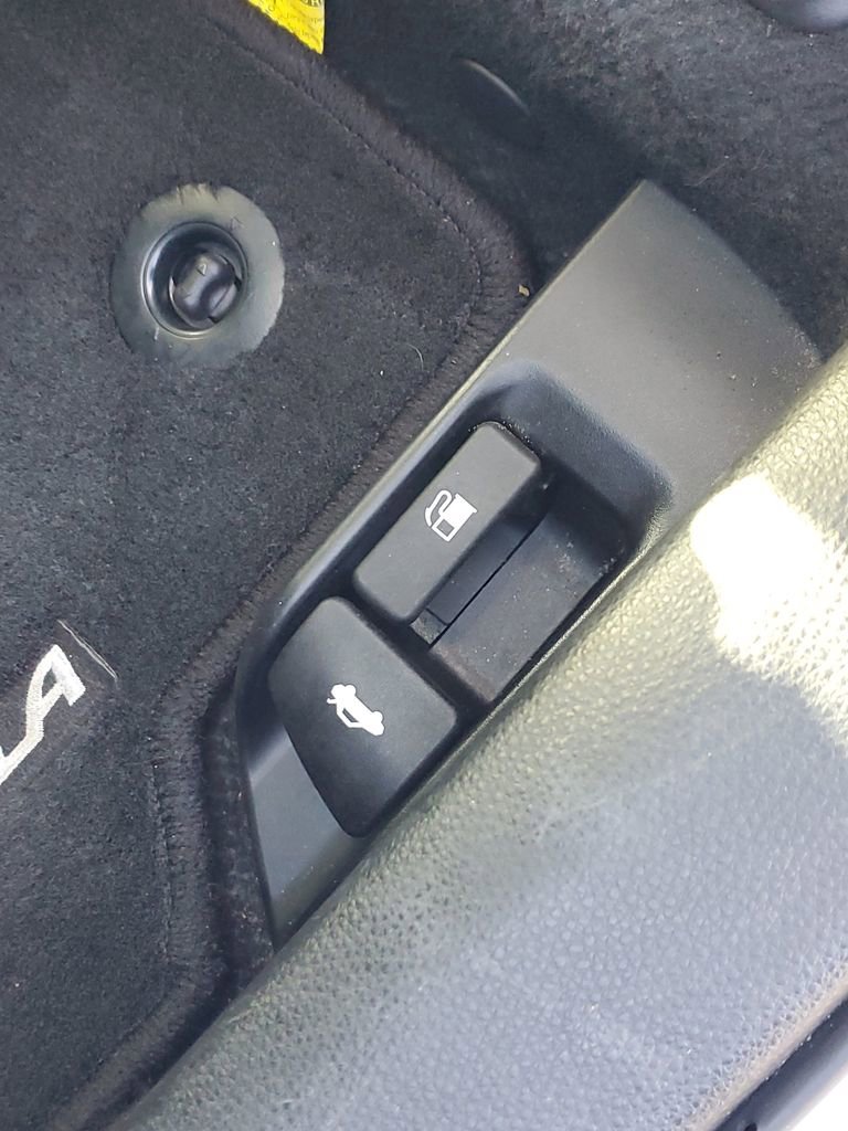 Used 2023 Toyota Corolla LE FWD image 21