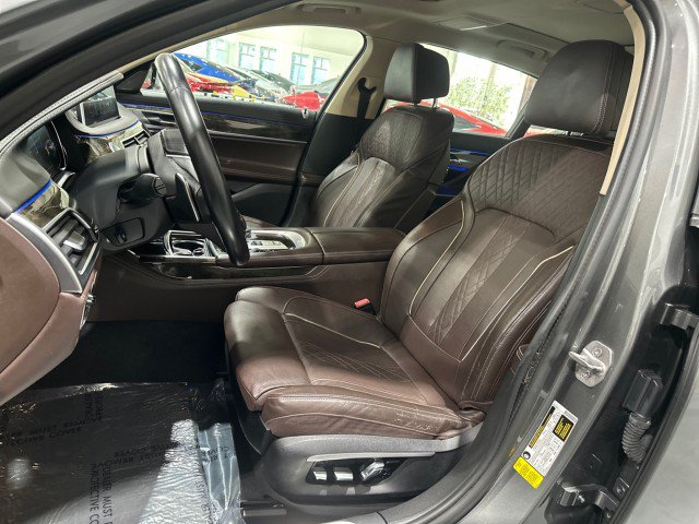 Used 2016 BMW 740i w/ Executive Package 2 RWD image 5