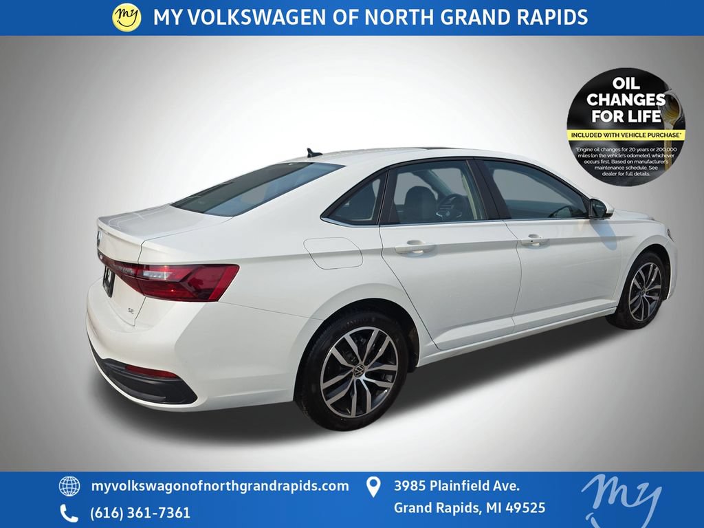 Used 2025 Volkswagen Jetta SE w/ Sunroof Package FWD image 8