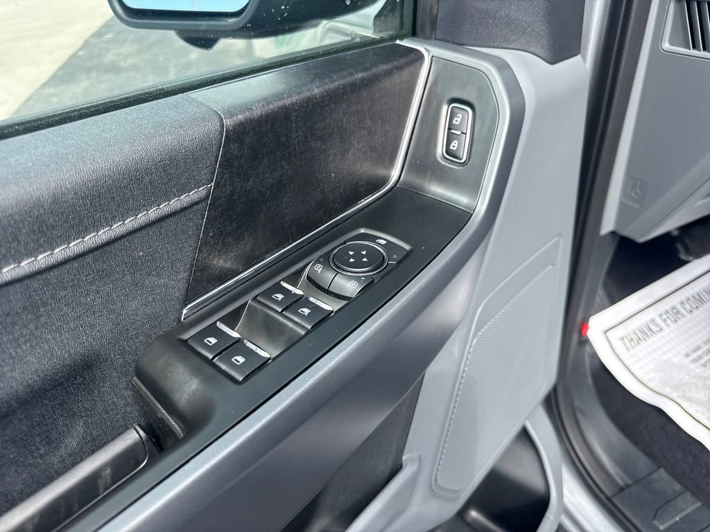 Used 2025 Ford F150 Lightning XLT AWD/4WD image 37