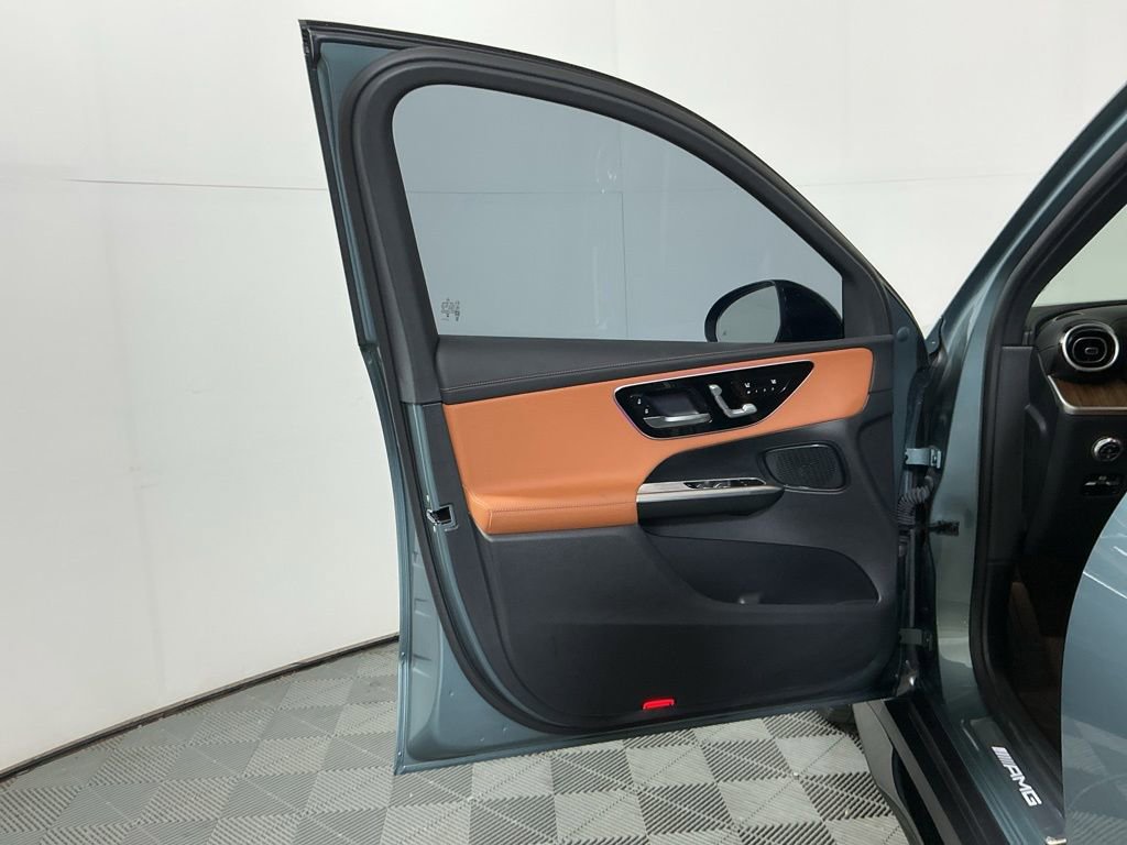 Used 2025 Mercedes-Benz GLC 43 AMG 4MATIC image 18