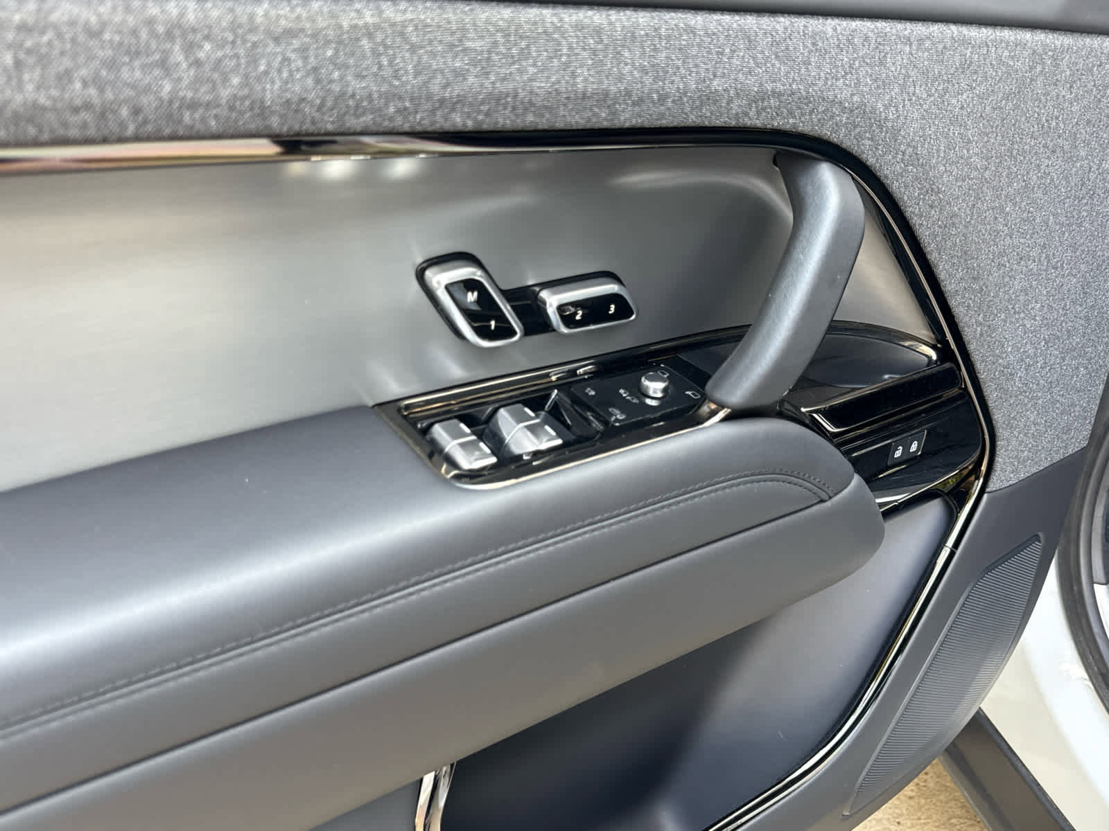 Certified 2024 Land Rover Range Rover Sport SE image 14