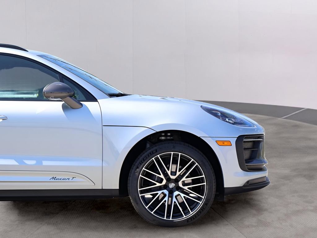 Certified 2025 Porsche Macan Turbo image 11