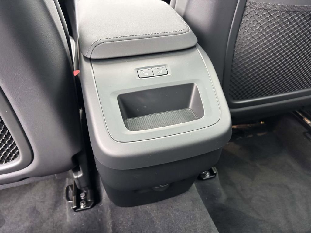 New 2026 Volvo XC60 B5 Plus w/ Protection Package Premier image 31