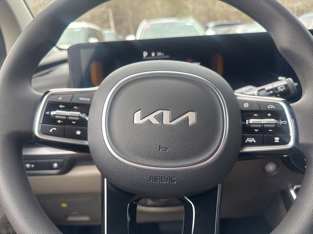 New 2026 Kia Carnival LX image 5