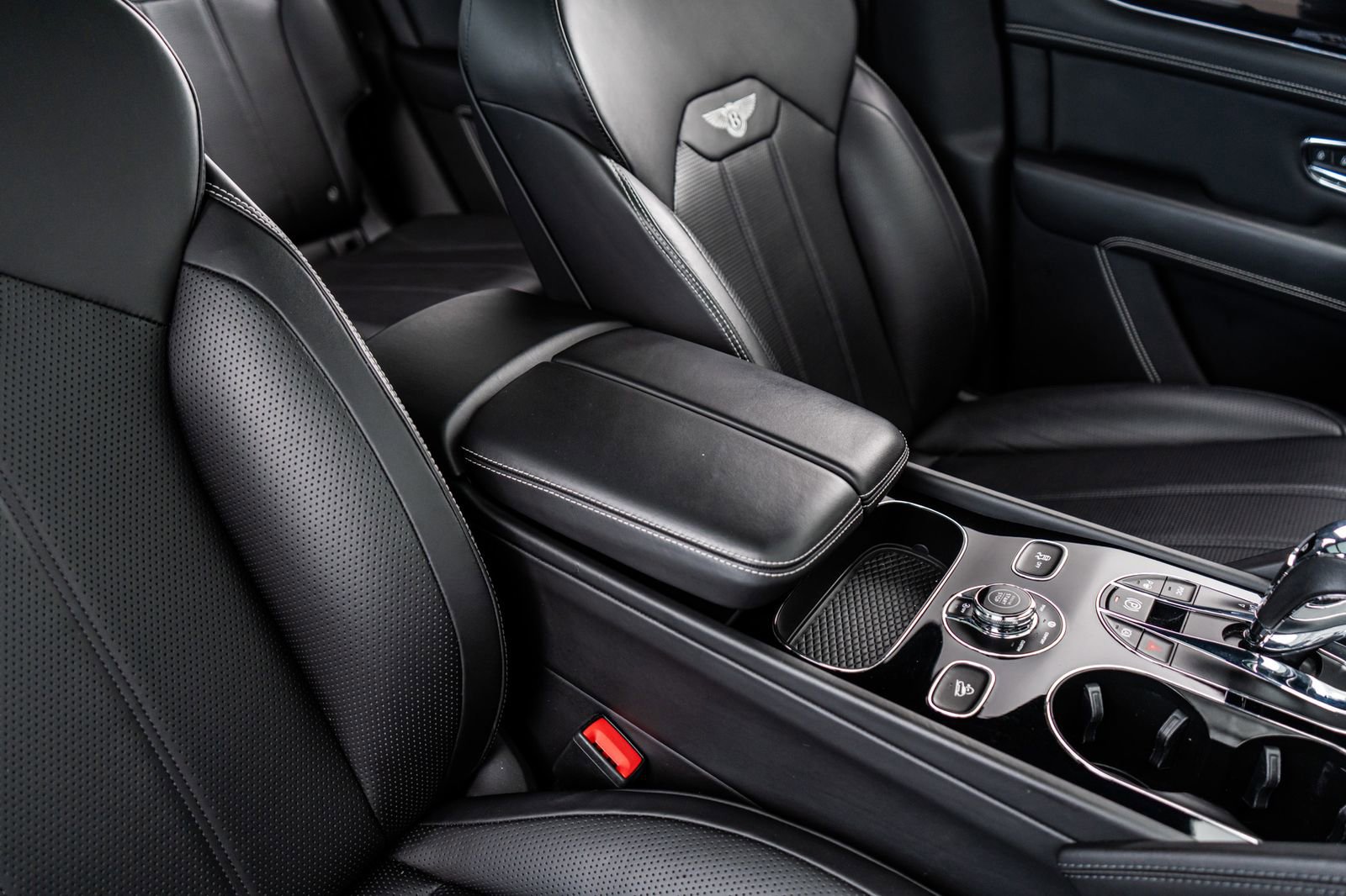Used 2022 Bentley Bentayga image 46