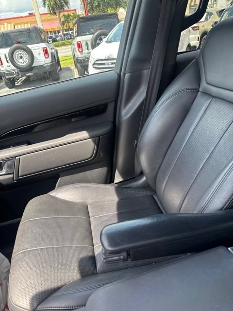 Used 2020 Land Rover Discovery SE AWD/4WD image 13