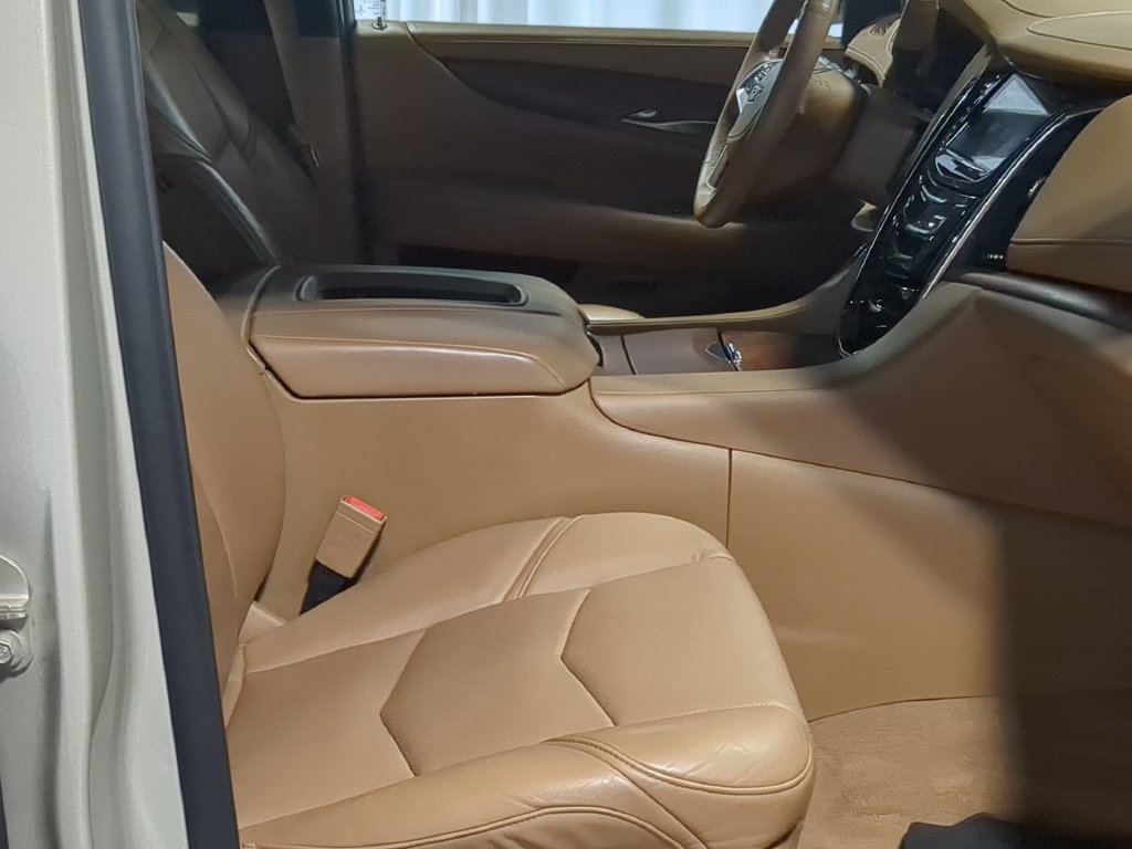 Used 2017 Cadillac Escalade Platinum AWD/4WD image 27