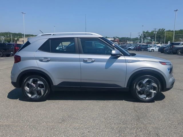 Used 2025 Hyundai Venue SEL FWD image 3