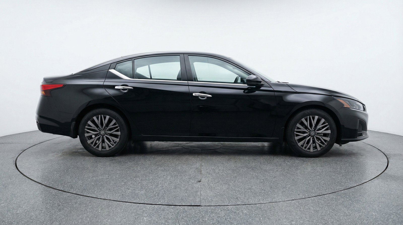 Used 2025 Nissan Altima 2.5 SV image 11