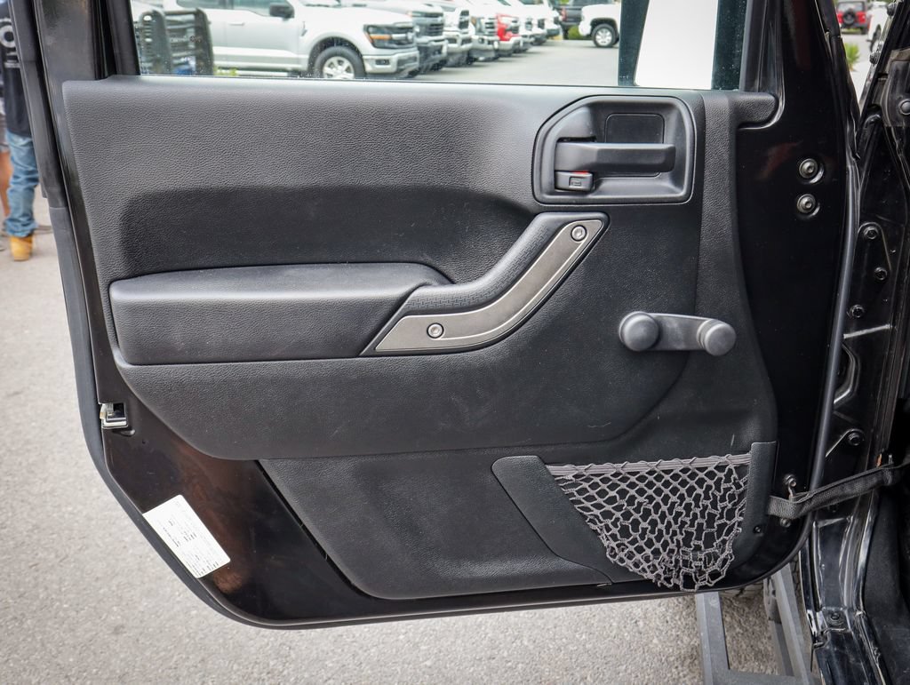 Used 2018 Jeep Wrangler Sport AWD/4WD image 14
