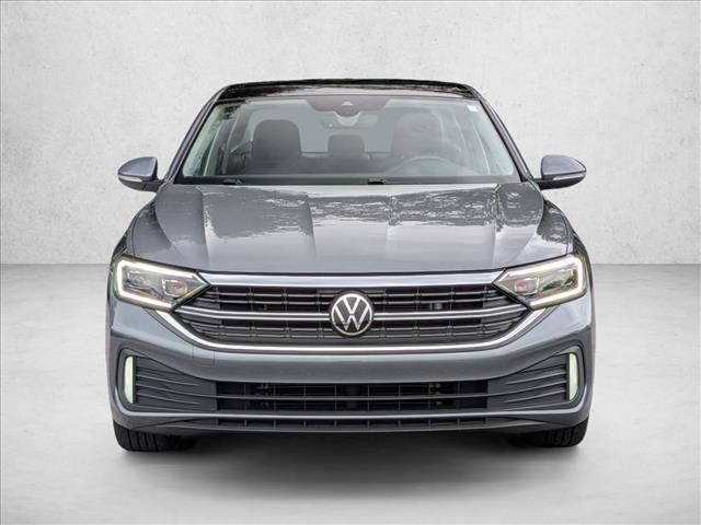 Used 2023 Volkswagen Jetta SEL FWD image 2