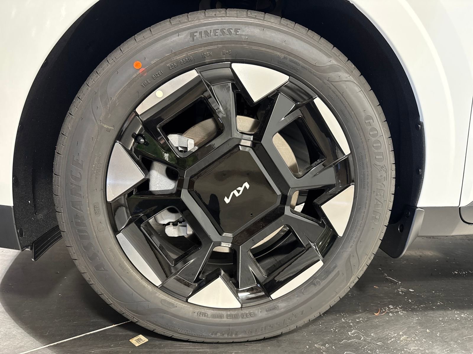 New 2026 Kia Carnival EX FWD image 2