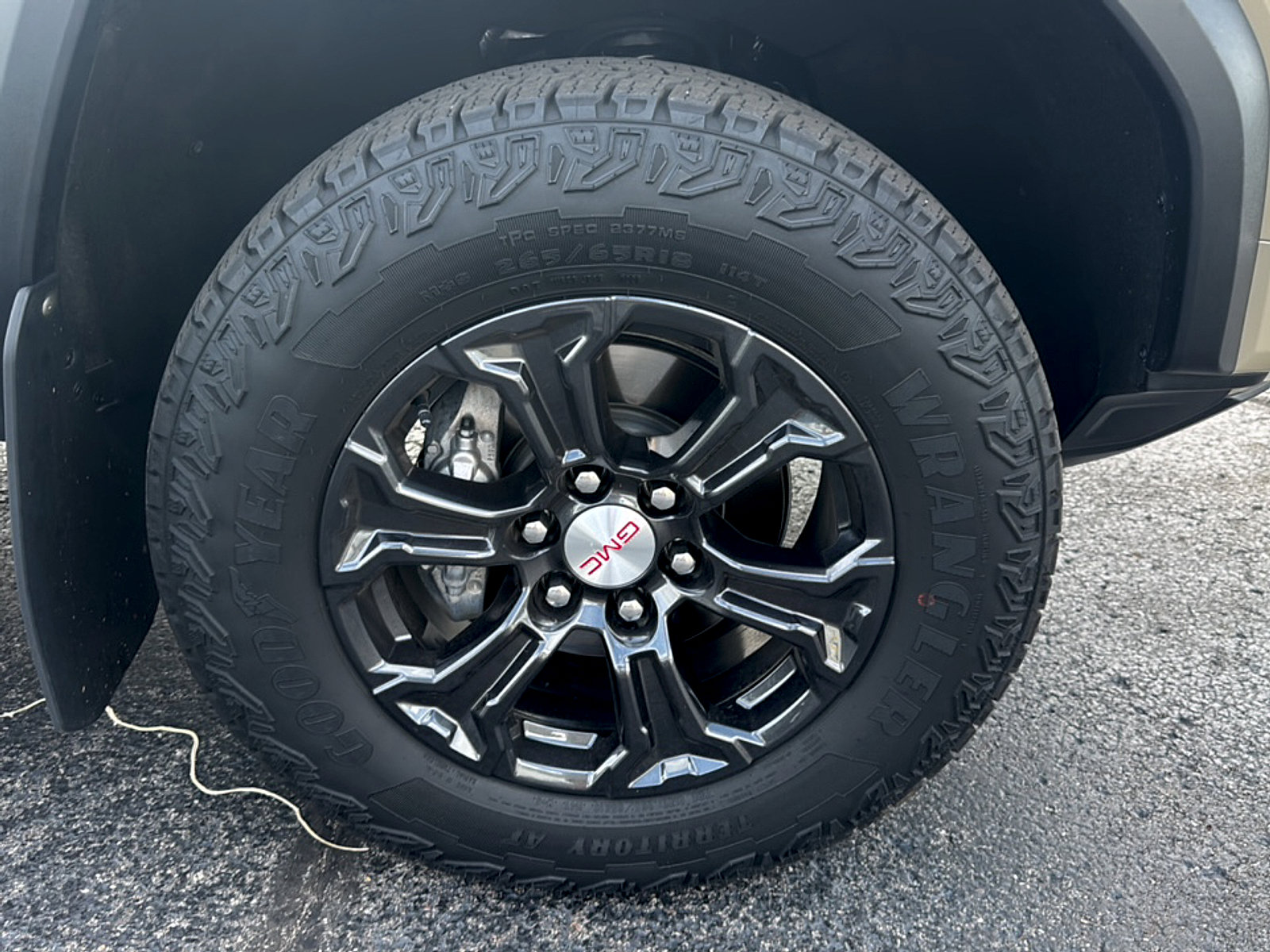 Used 2024 GMC Canyon Elevation w/ Elevation Premium Package AWD/4WD image 4
