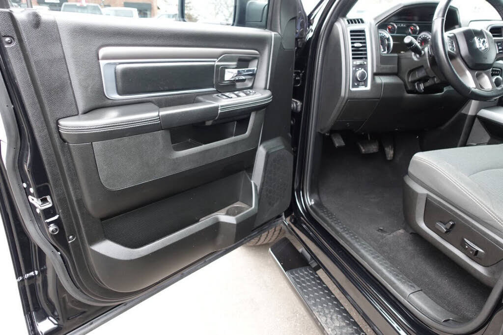 Used 2023 RAM 1500 Warlock AWD/4WD image 15