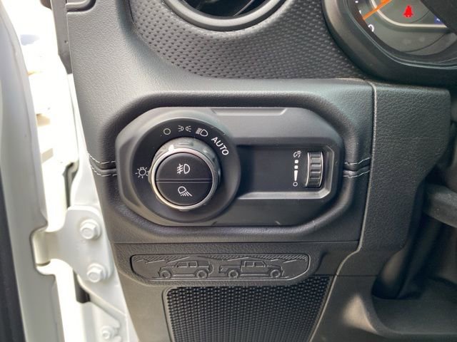 Used 2024 Jeep Gladiator Rubicon w/ Technology Group image 12