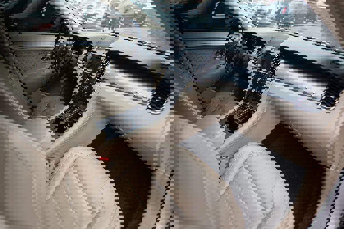 Used 2018 Ford Taurus SEL w/ Equipment Group 201A image 14