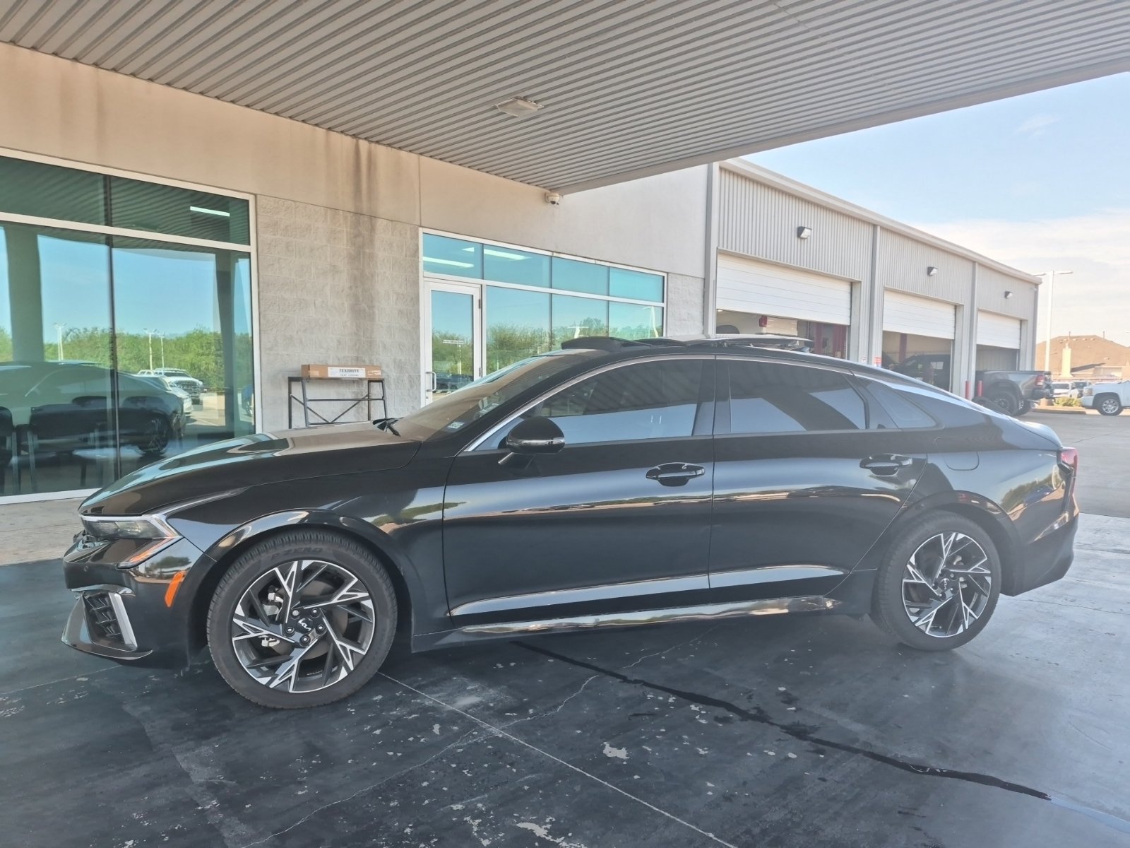 Used 2025 Kia K5 GT-Line w/ GT-Line Premium Package FWD image 2