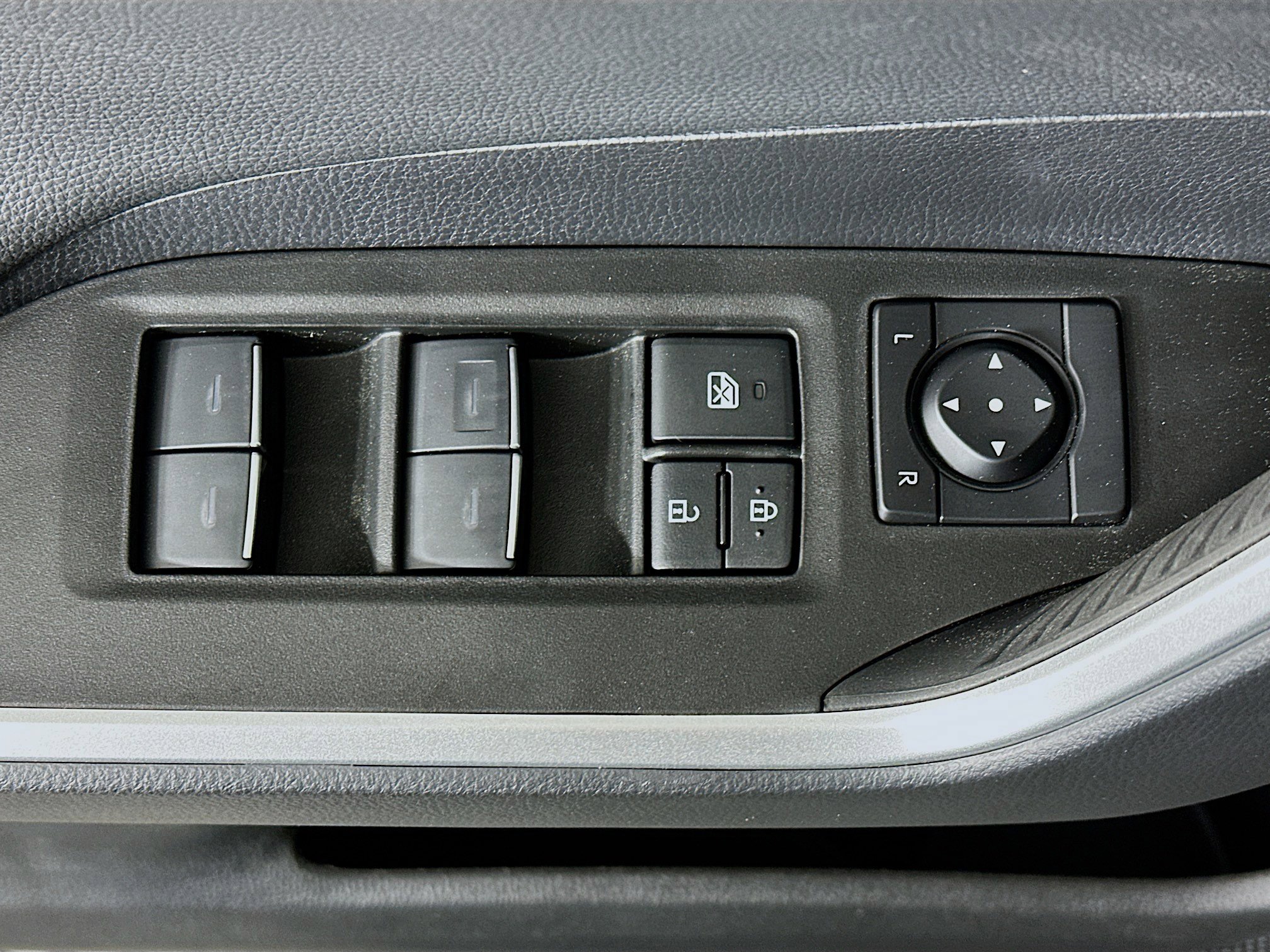 Used 2025 Toyota RAV4 Limited image 15