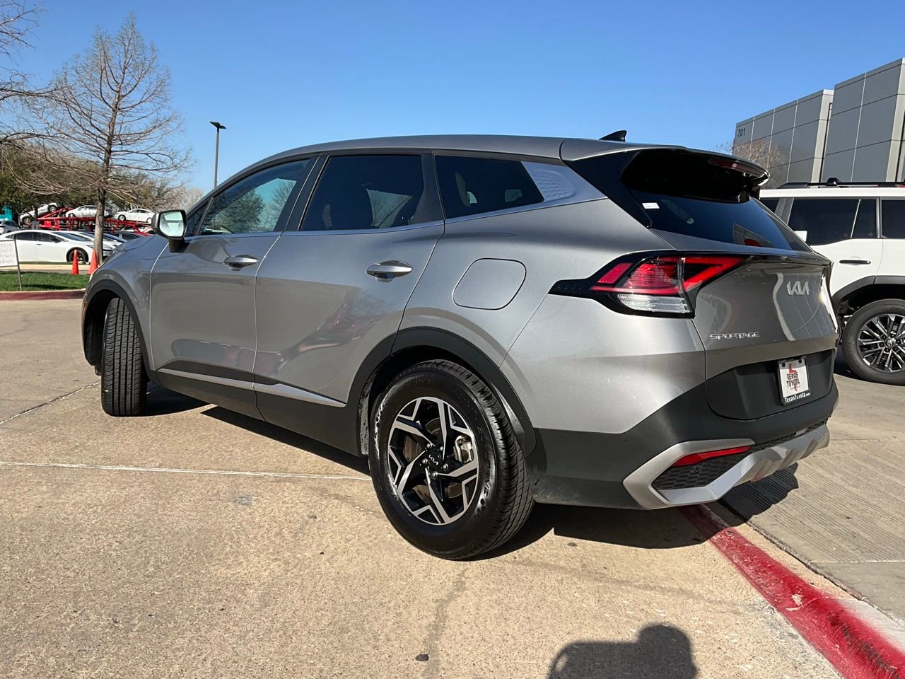 Used 2025 Kia Sportage LX image 8