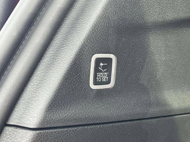 New 2027 Chrysler Pacifica Limited AWD/4WD image 19