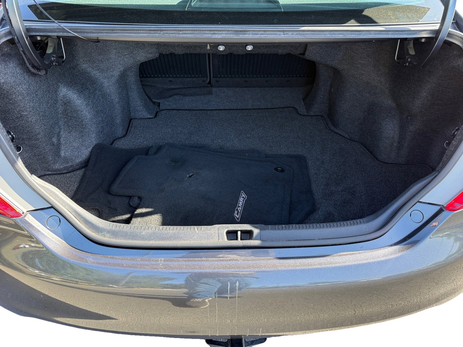 Used 2012 Toyota Camry SE w/ Leather Pkg FWD image 17