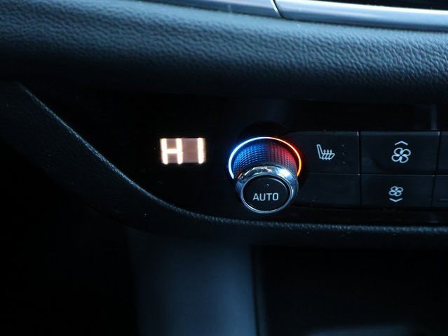 Used 2021 Buick Enclave Essence image 31