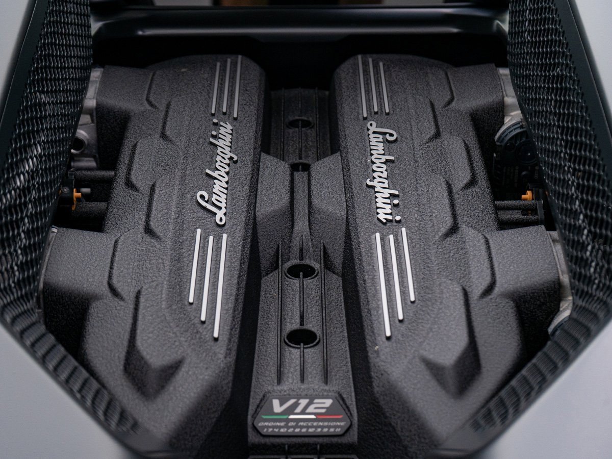 Used 2024 Lamborghini Revuelto image 30