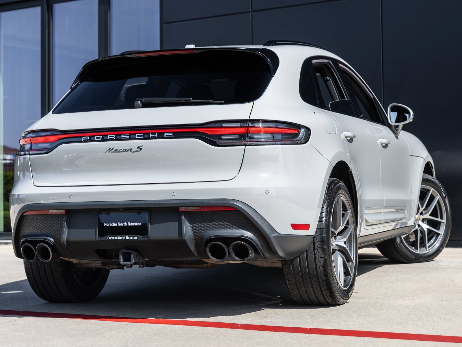 Certified 2024 Porsche Macan S AWD/4WD image 11