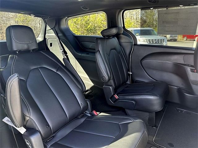 New 2025 Chrysler Pacifica Select image 23