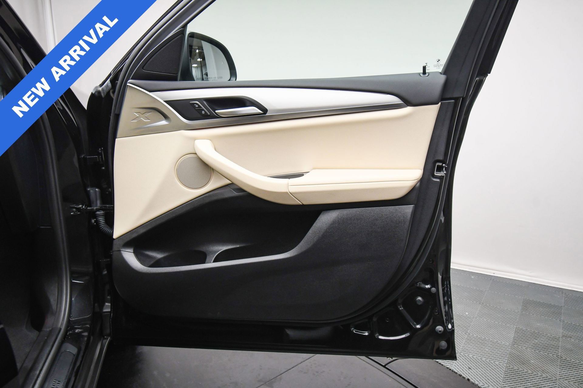 Used 2023 BMW X4 xDrive30i w/ Convenience Package image 45