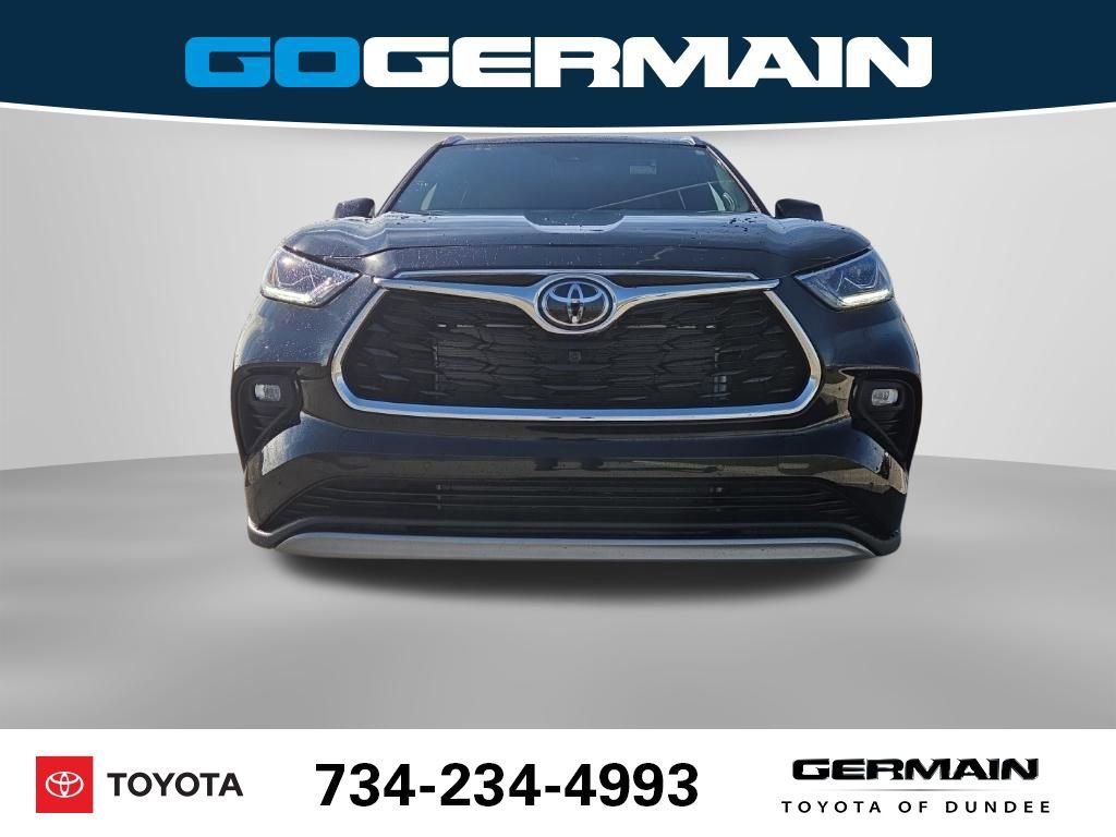 New 2026 Toyota Highlander Platinum image 3