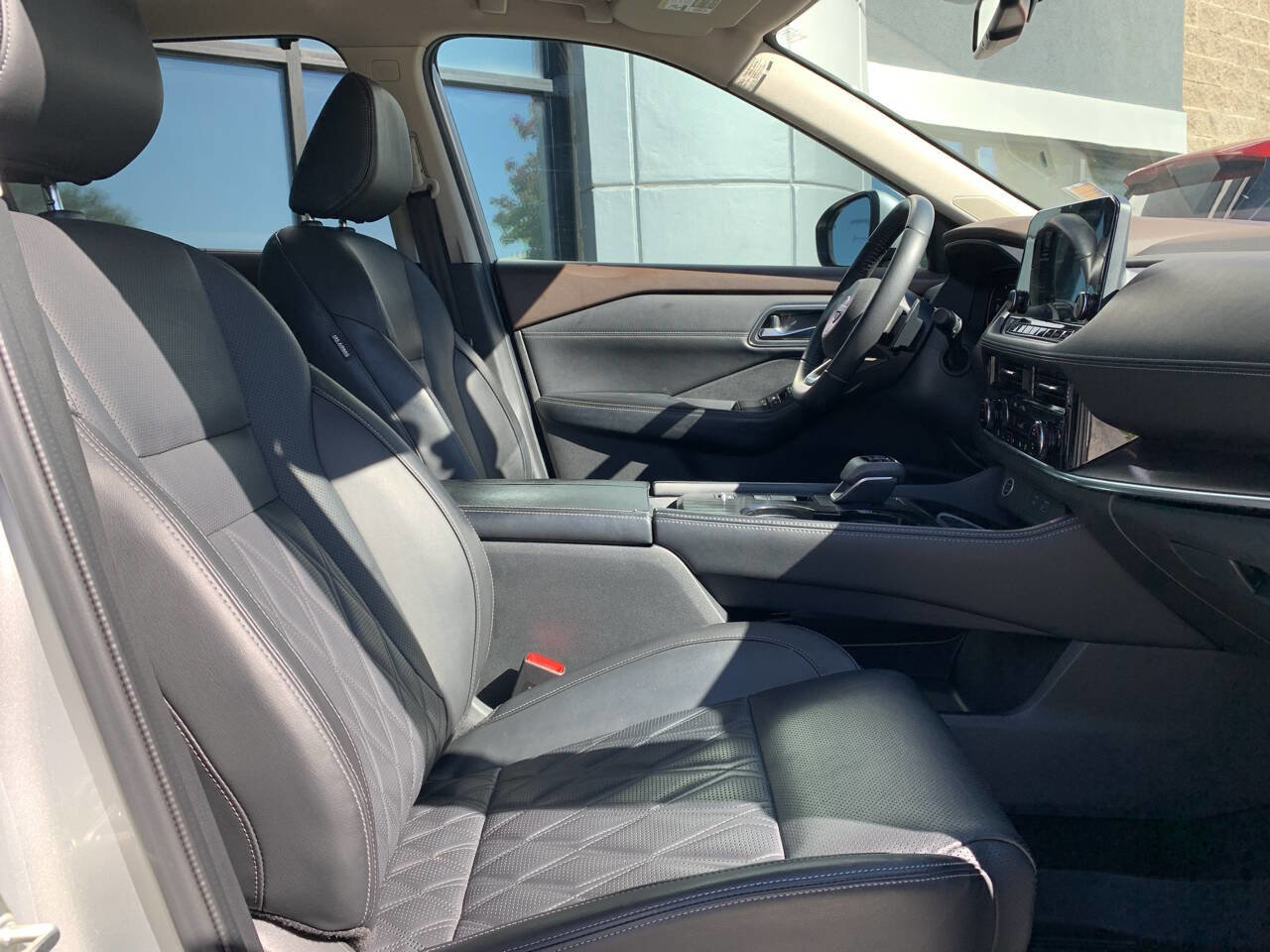 Used 2023 Nissan Rogue Platinum w/ Platinum Premium Package image 13