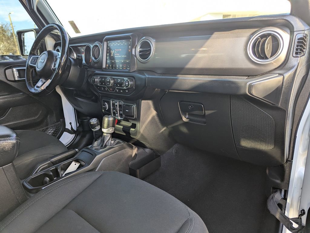 Used 2020 Jeep Gladiator Overland image 9