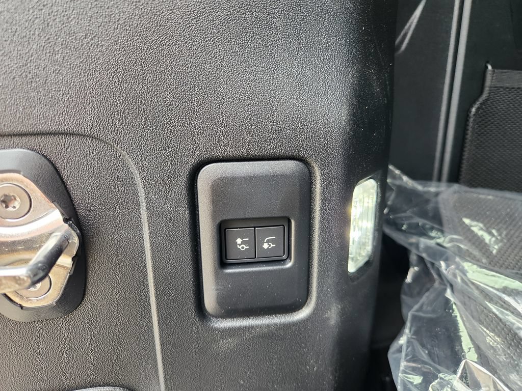 New 2026 Land Rover Defender 110 X-Dynamic SE AWD/4WD image 15
