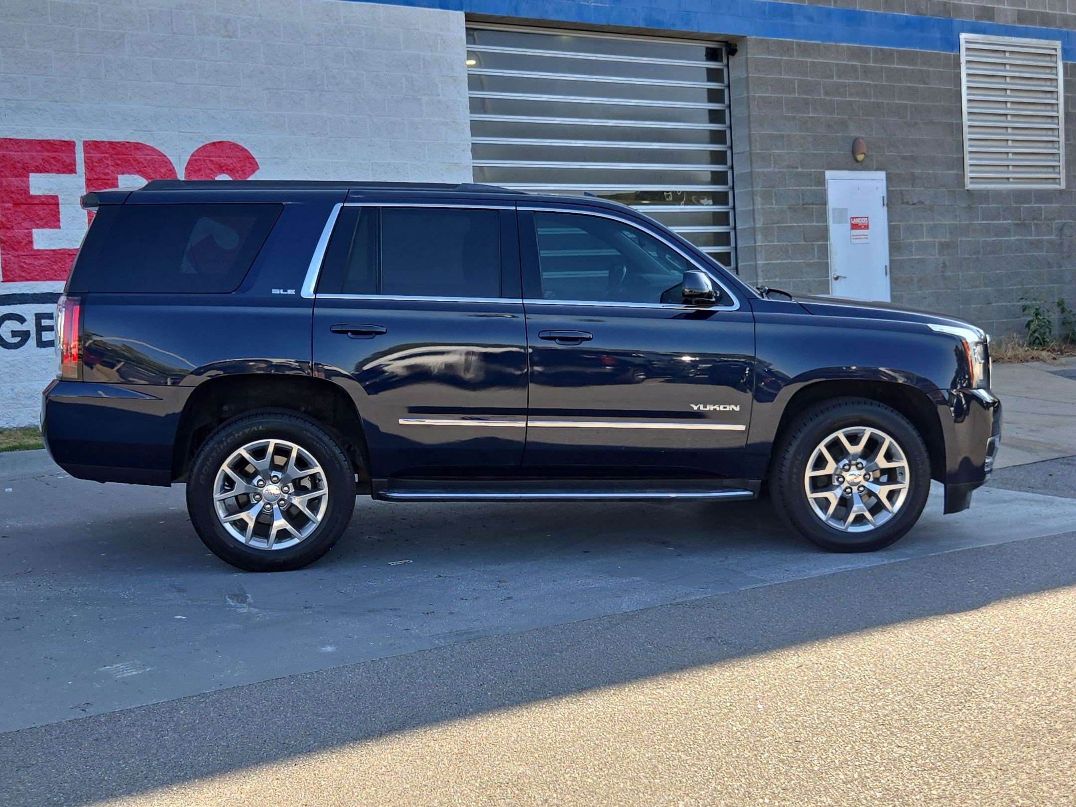 Used 2019 GMC Yukon SLE w/ SLE Value Package AWD/4WD image 8