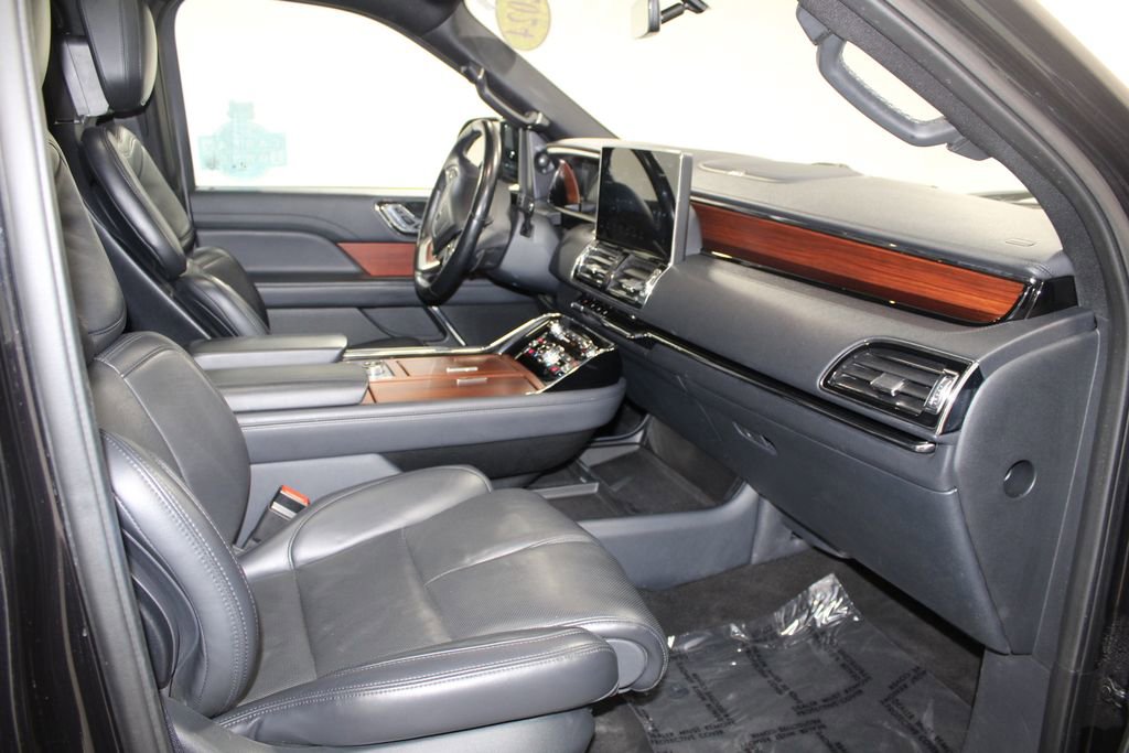 Used 2024 Lincoln Navigator Reserve image 32