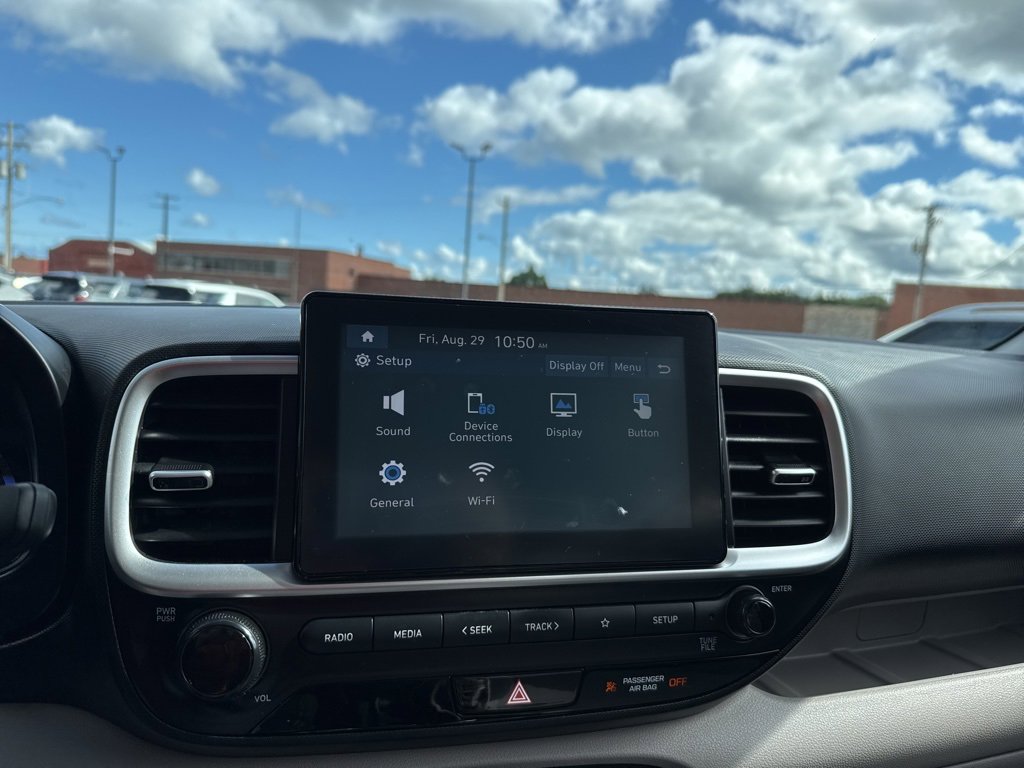 Used 2023 Hyundai Venue SEL image 21