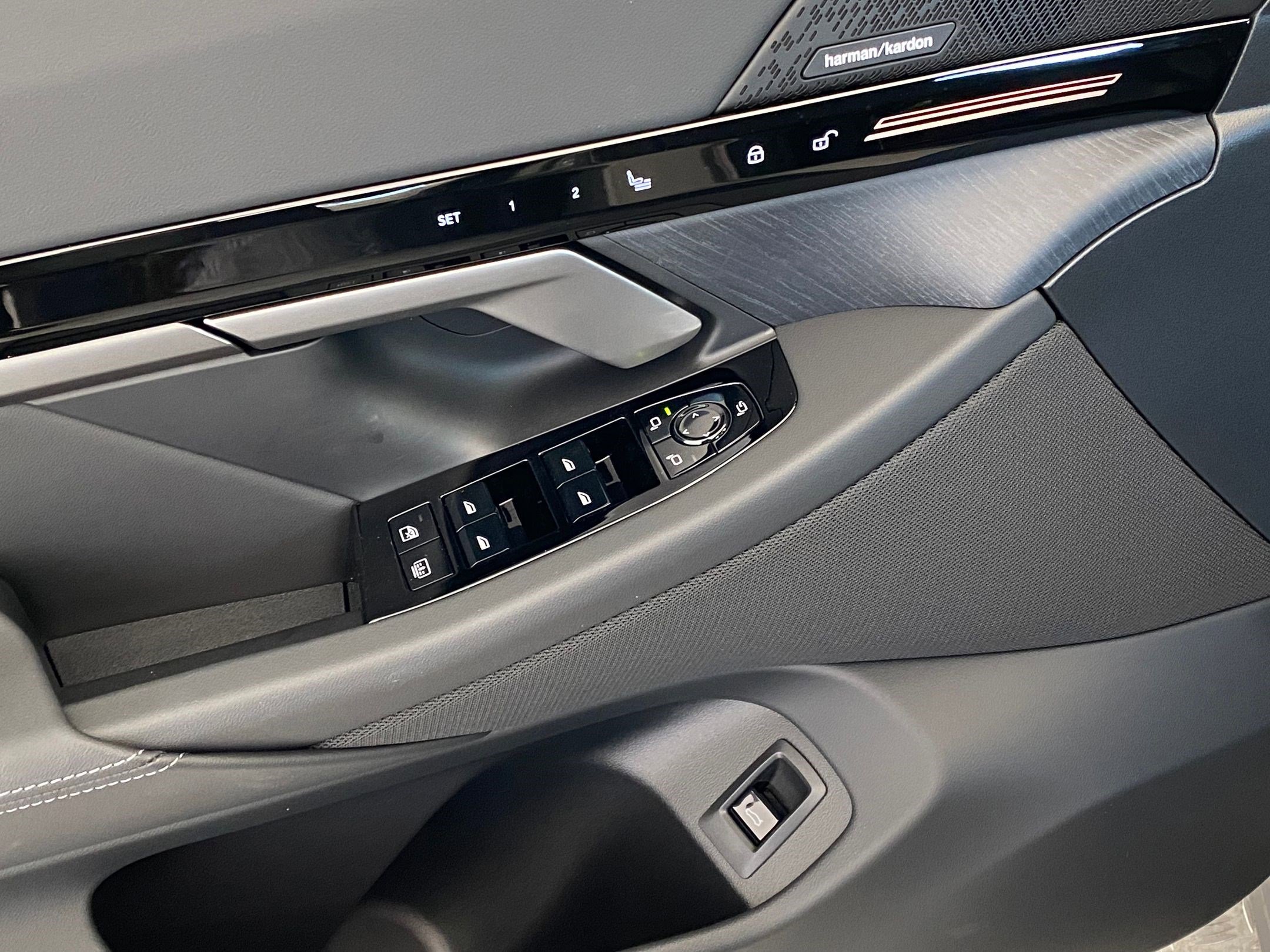 New 2026 BMW 530i xDrive w/ Premium Package image 23